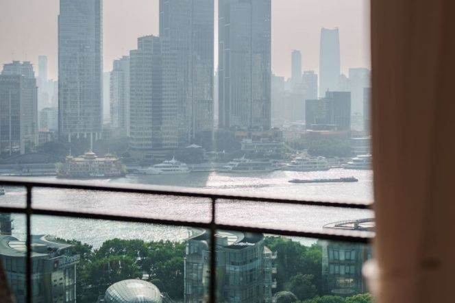 High-Floor 3BR Apartment near Shangcheng Rd Metro