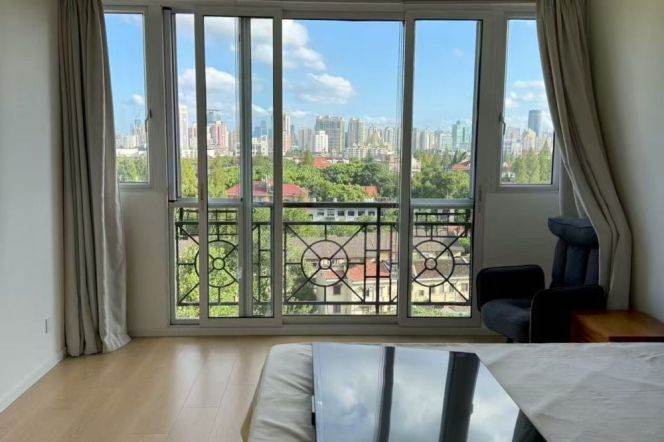 High-Floor Spacious 2BR Apartment near Wukang Mansion