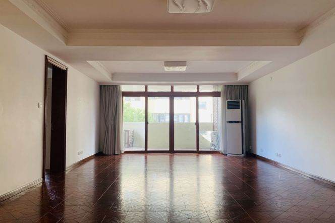 Spacious 3BR with 3 Balconies!in Old Xuhui (L1/L10)"