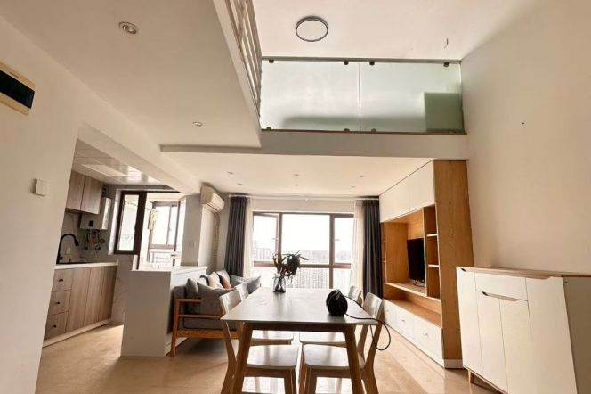 High-Floor 1BR Apartment in Gubei (L15)