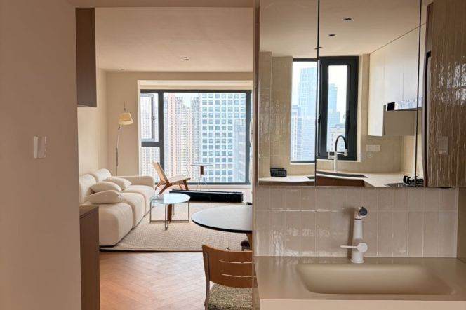 High-Floor 2BR Apartment near Xintiandi Metro (L9/L10/L13)