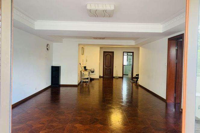 Spacious 3BR with 3 Balconies!in Old Xuhui (L1/L10)"
