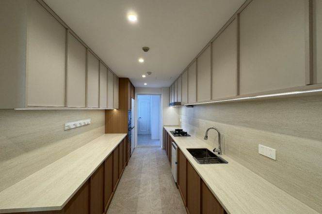 Spacious 3BR Apartment near Shangcheng Rd Metro
