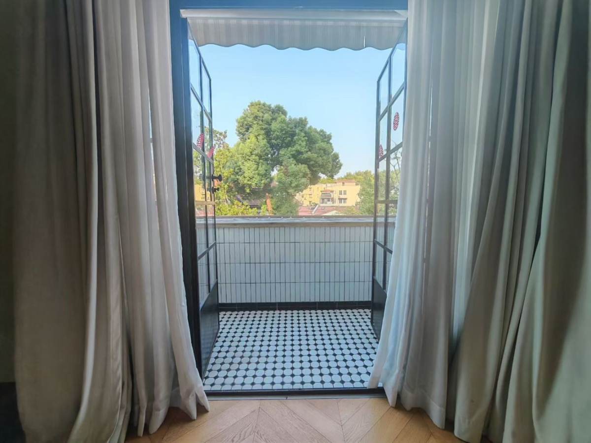 Housing image — Balcony
