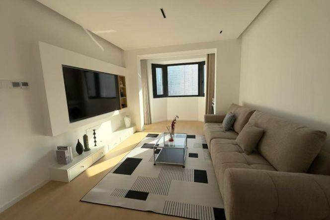 Spacious 1BR Apartment in Jing'an (L1/L12/L13)