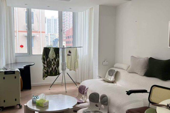 2BR Apartment in Jing'an (L13)