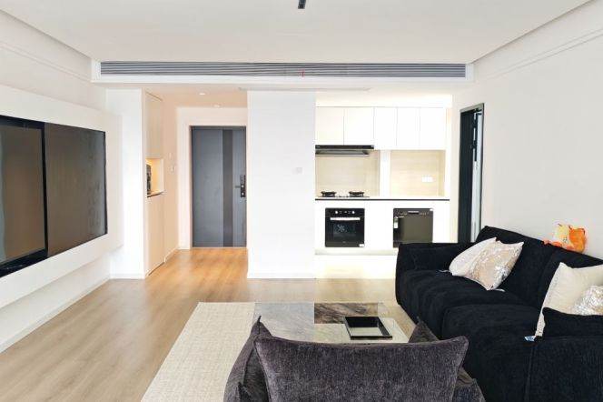 High-Floor 3BR Apartment near Caoyang Road Metro
