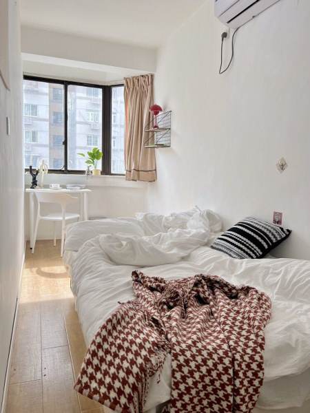 Housing image — Bedroom