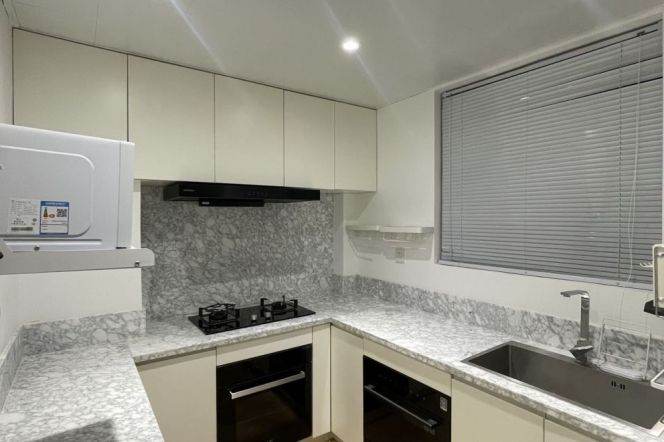High-Floor Spacious 2BR Apartment near Changshu Rd Metro with Outstanding View