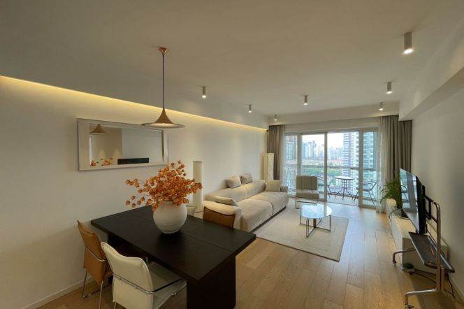 High-Floor 3BR Apartment near Jiangsu Rd Metro with Floor-to-Ceiling Windows