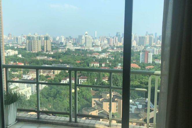 Spacious 2BR Apartment near Jiangsu Rd Metro