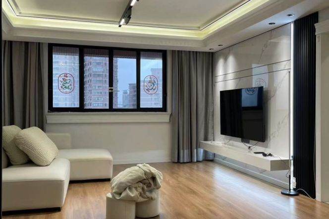 High-Floor Spacious 1BR Apartment near Zhongshan Park