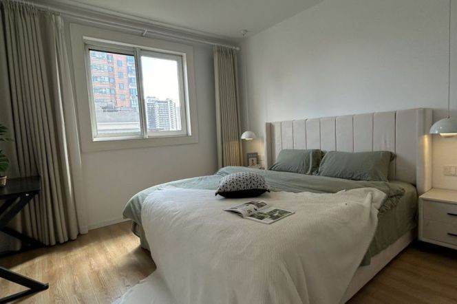 Spacious 1BR Apartment in Xujiahui (L3)