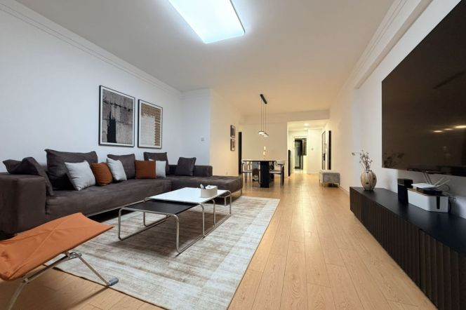 3BR Apartment near New Westgate Garden with Floor-to-Ceiling Windows (L8/L9/L10)