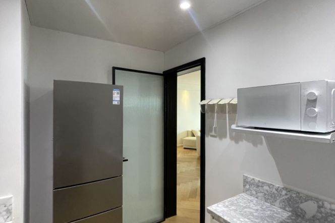 High-Floor Spacious 2BR Apartment near Changshu Rd Metro with Outstanding View