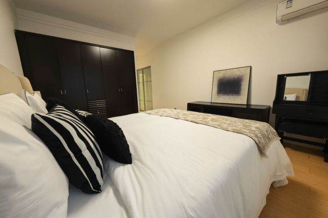 3BR Apartment near New Westgate Garden with Floor-to-Ceiling Windows (L8/L9/L10)