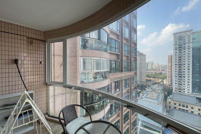 High-Floor 3BR Apartment near Jiangsu Rd Metro with Floor-to-Ceiling Windows