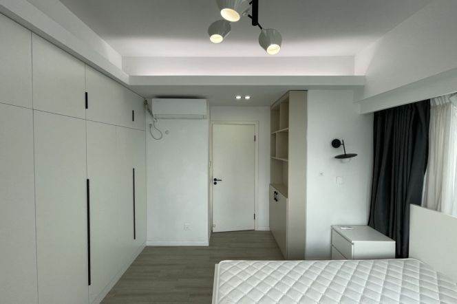 1BR Apartment in Jing'an with Floor-to-Ceiling Windows (L2/L7/L14)