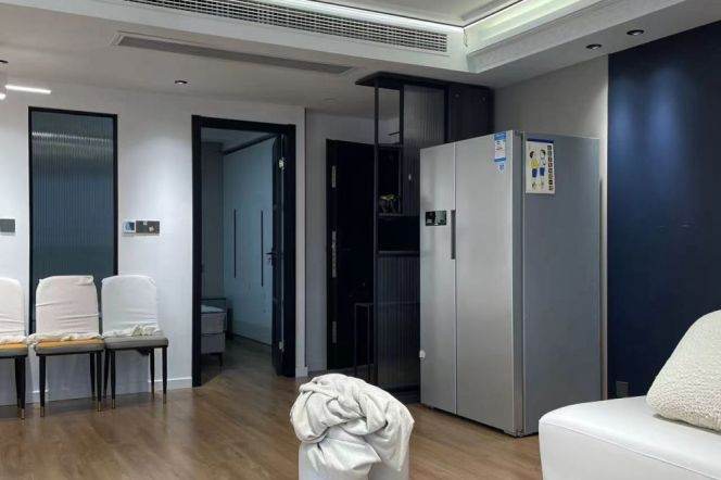 High-Floor Spacious 1BR Apartment near Zhongshan Park