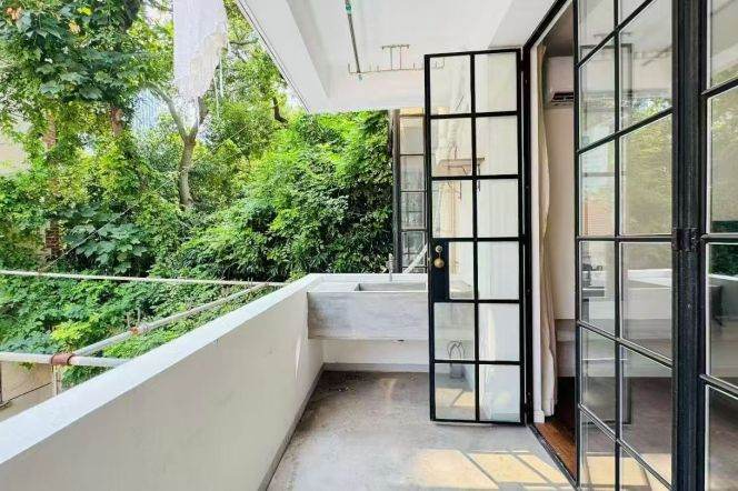 2BR Apartment in Jing'an