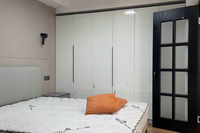 High-Floor Spacious 1BR Apartment near Zhongshan Park