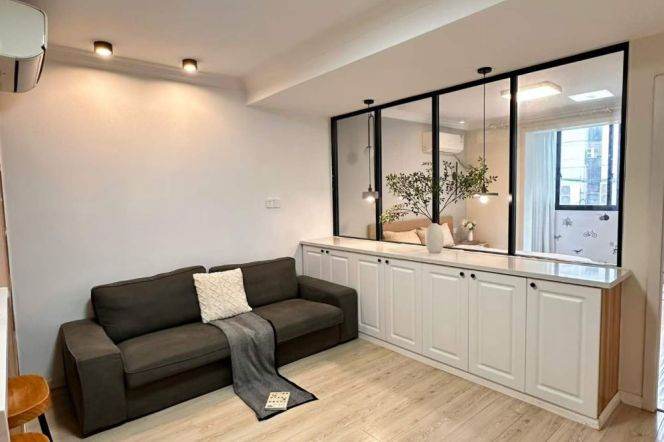 1BR Apartment near Jiangsu Rd Metro (L11/L13)