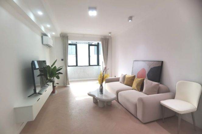 Spacious 1BR Apartment in Jing'an (L2/L11)