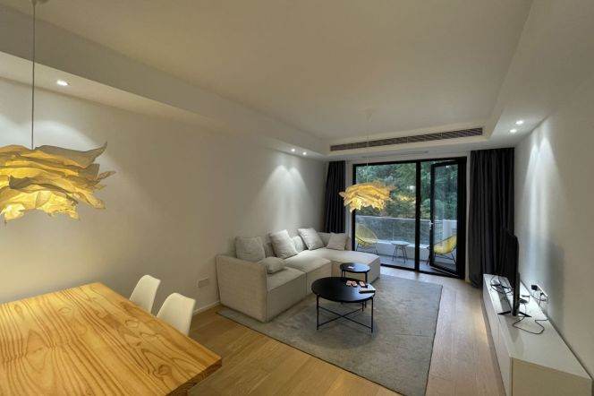 Spacious 3BR Apartment at Manhattan Heights with Floor-to-Ceiling Windows
