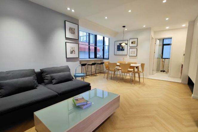 Spacious 1BR Apartment near Nanjing Xi Lu (L2/L12/L13)