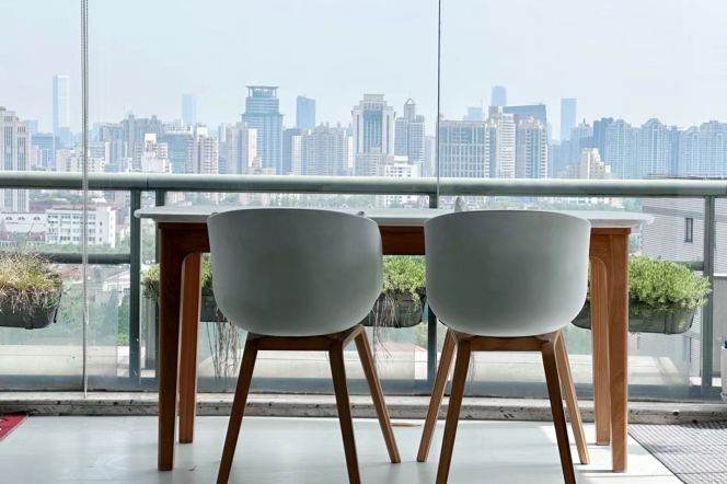 High-Floor Spacious 2BR Apartment near Jing'an Temple with Outstanding View