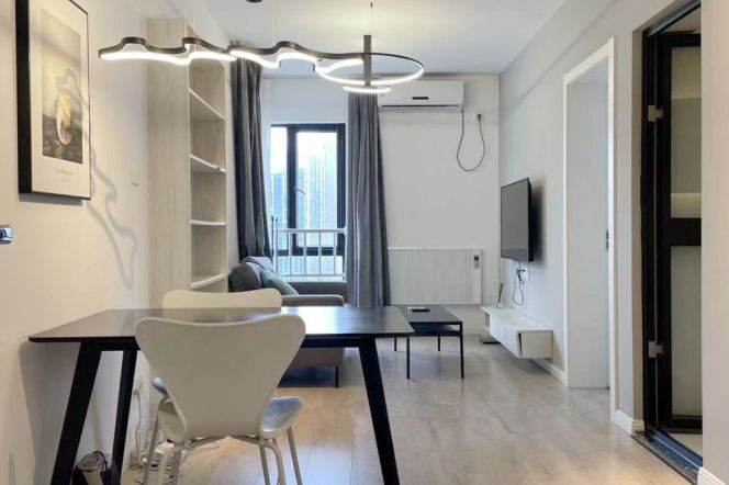1BR Apartment in Jing'an (L14)