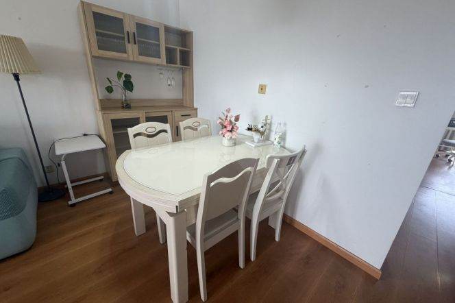 High-Floor 2BR Apartment near The X Tower (L13/L14)