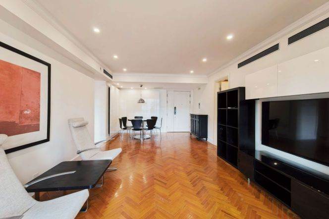 Spacious 2BR Apartment near Xintiandi Metro (L8/L10/L13)