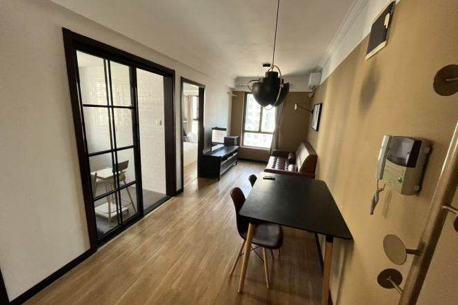 2BR Apartment near Xujiahui Park (L1/L9/L11)