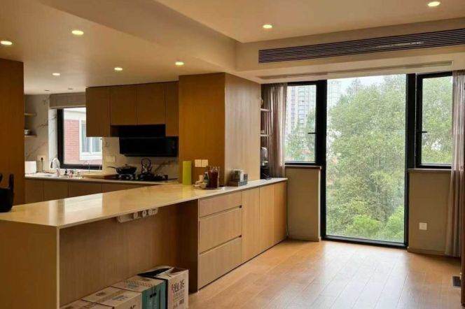 Spacious 2BR Apartment in Old Xuhui