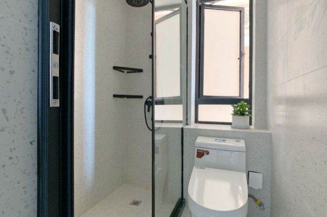 Spacious 2BR Apartment in Xujiahui