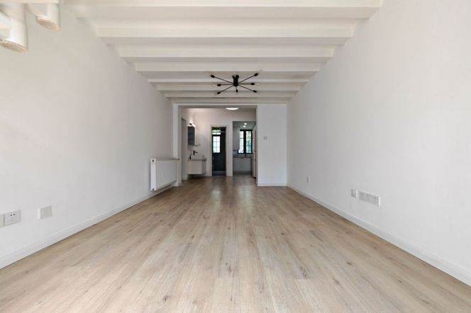 3BR Apartment in Jing'an with Green View (L2/L7/L14)