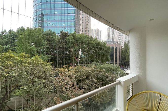 Spacious 3BR Apartment at Manhattan Heights with Floor-to-Ceiling Windows