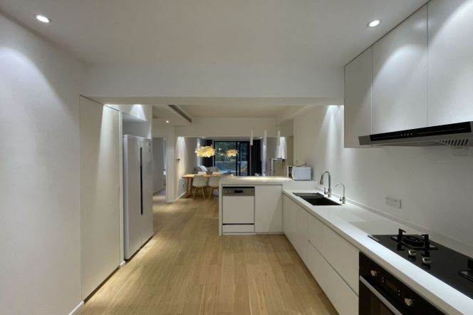 Spacious 3BR Apartment at Manhattan Heights with Floor-to-Ceiling Windows