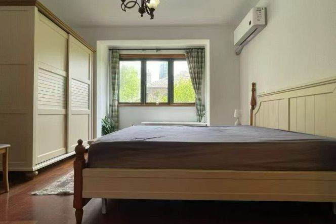 2BR Apartment near Jiangsu Rd Metro (L2/L11)