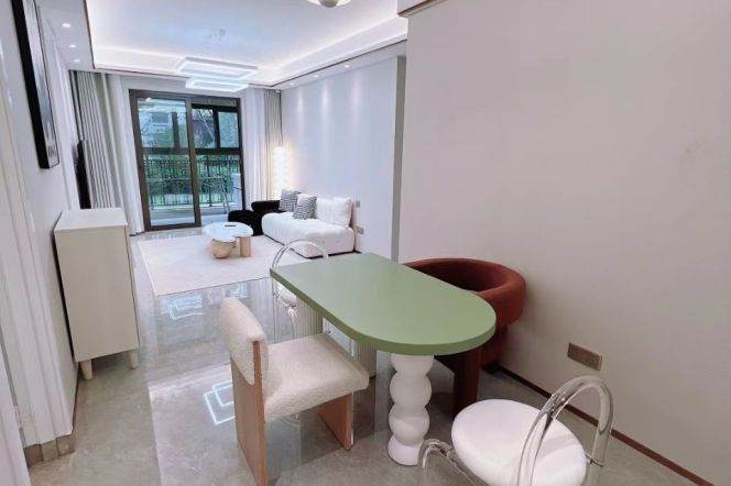 3BR Apartment near Jinshajiang Rd Metro with Floor-to-Ceiling Windows (L11/L13)