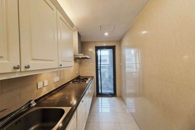 Spacious 2BR Apartment near Xintiandi Metro (L8/L10/L13)