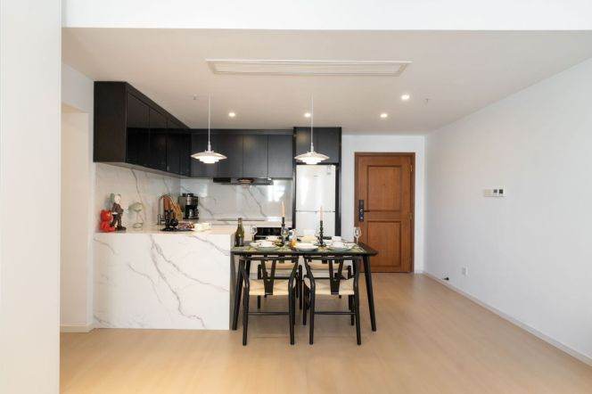 Spacious 2BR Apartment near Jing'an Temple with Floor-to-Ceiling Windows