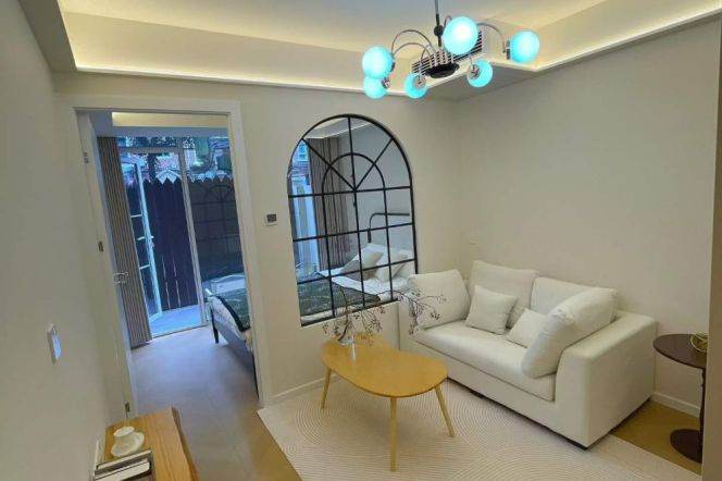 1BR Apartment near Jiaotong University Metro with Private Garden