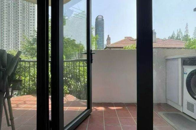 2BR Apartment near Jiangsu Rd Metro (L2/L11)