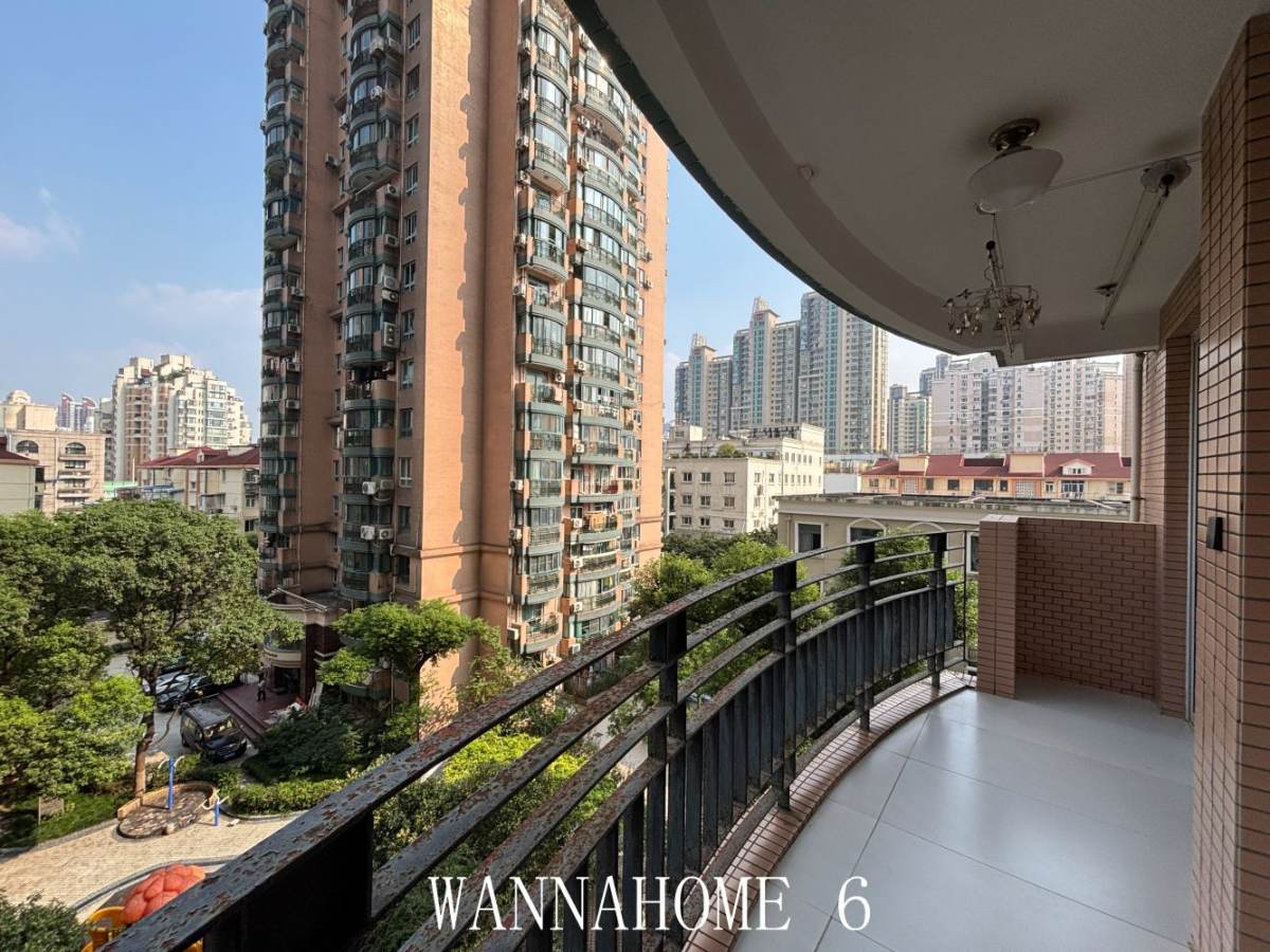 Housing image — Balcony