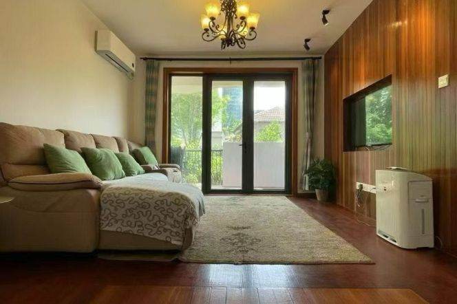 2BR Apartment near Jiangsu Rd Metro (L2/L11)