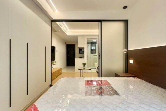 1BR Apartment in Jing'an with Green View (L7)