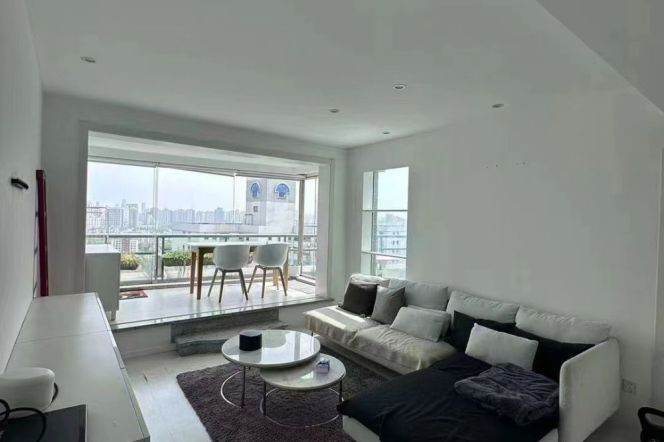 High-Floor Spacious 2BR Apartment near Jing'an Temple with Outstanding View