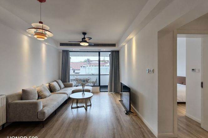 Spacious 2BR Apartment in Old Xuhui (L2/L7/L14)
